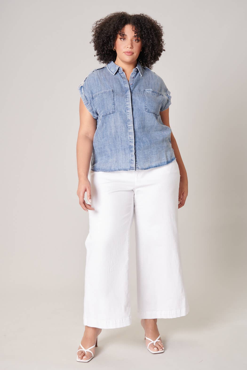 ⭐️SALE!!!⭐️ Acid Wash Chambray Button Down Top Curve