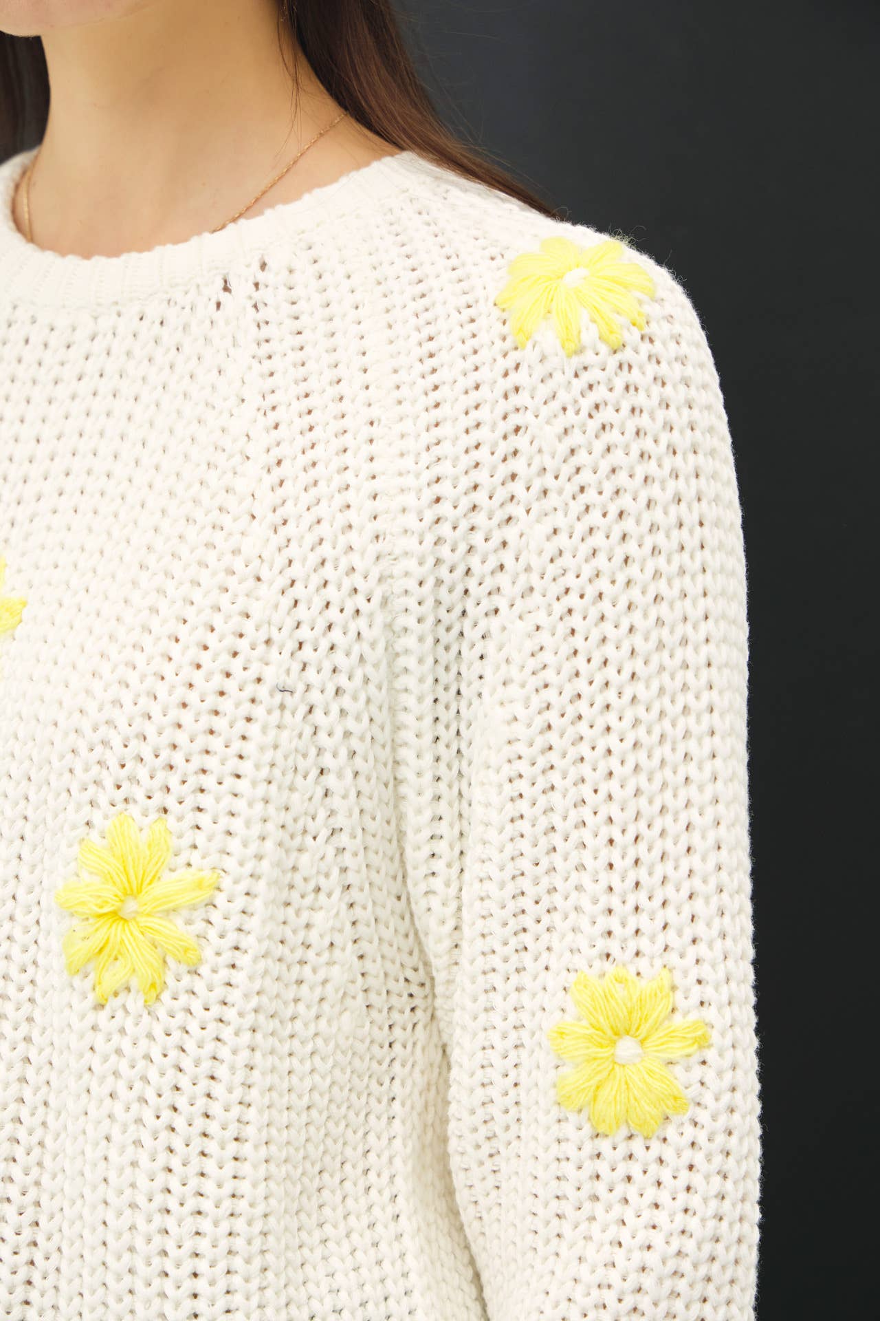 SPRING SWEATER WITH STITCHED FLORAL DETAILS