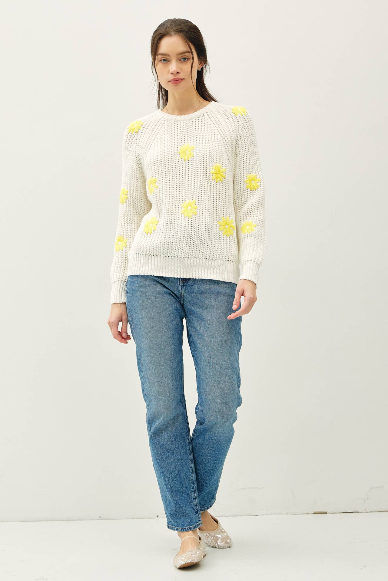 SPRING SWEATER WITH STITCHED FLORAL DETAILS