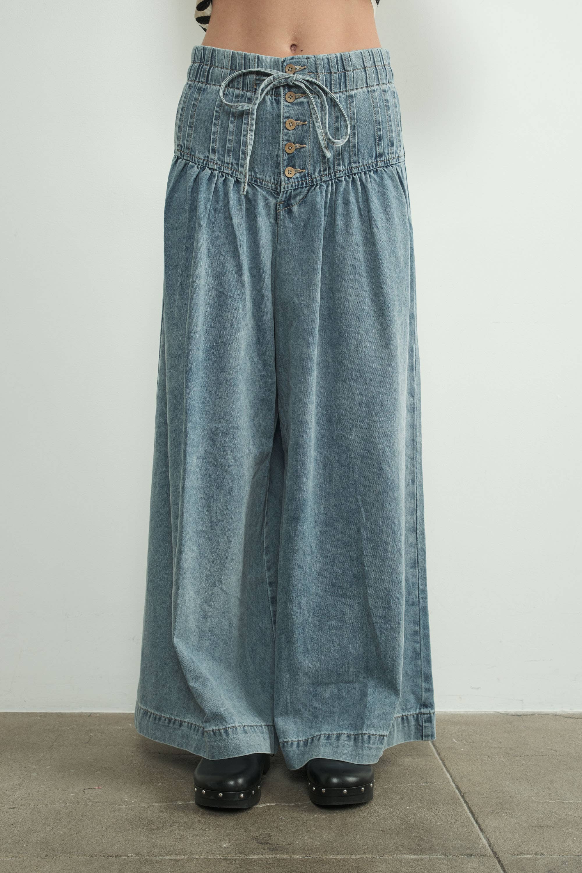 YOKE PINTUCK WIDE LEG DENIM PANTS