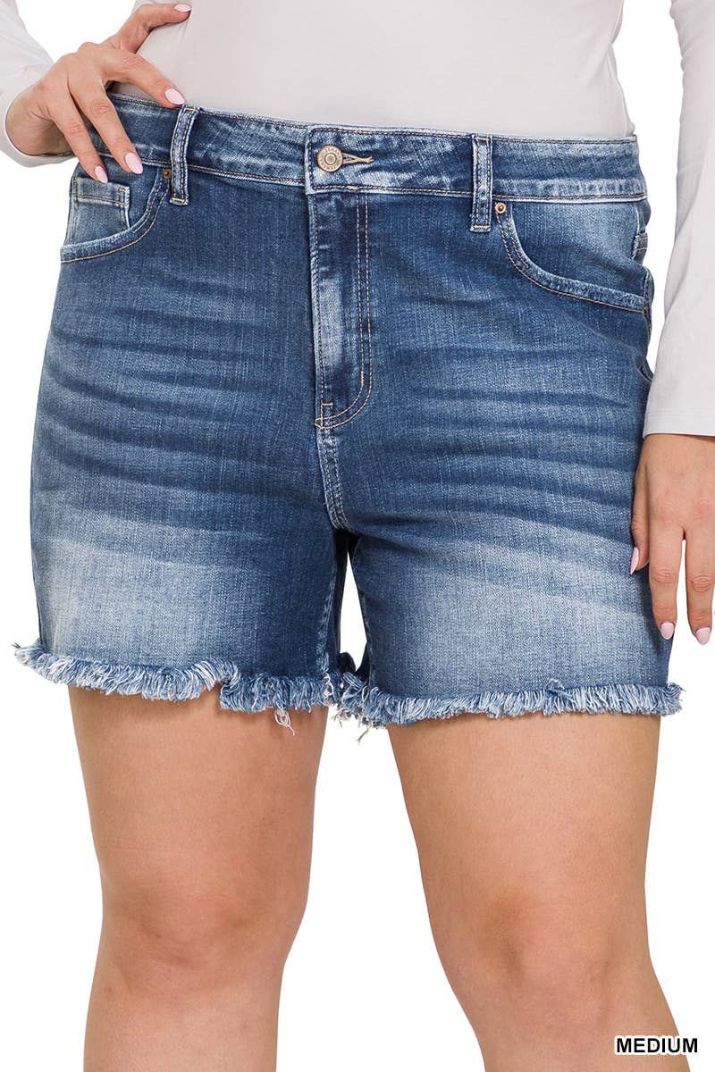 PLUS SIZE MID DENIM SHORTS