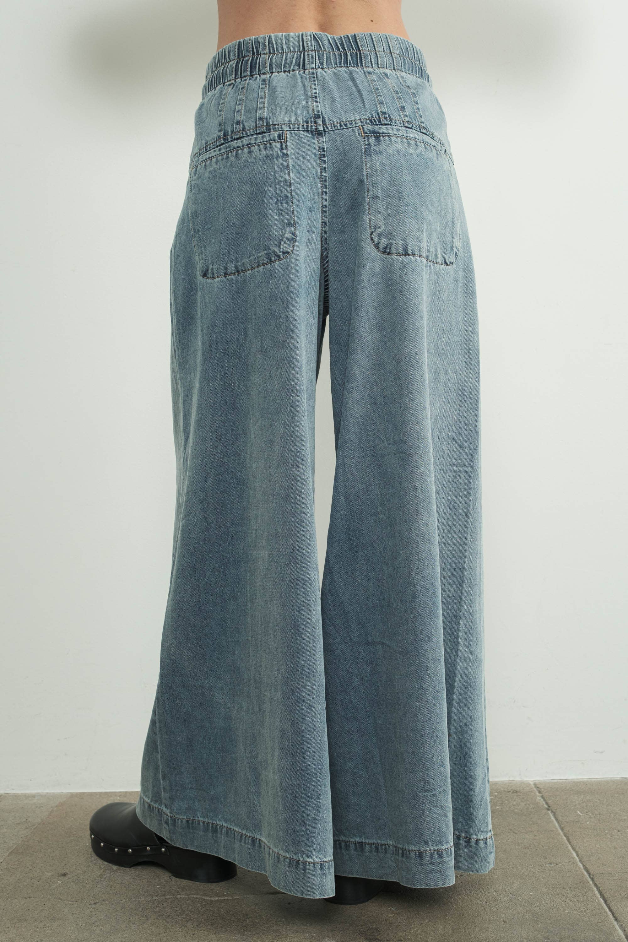 YOKE PINTUCK WIDE LEG DENIM PANTS