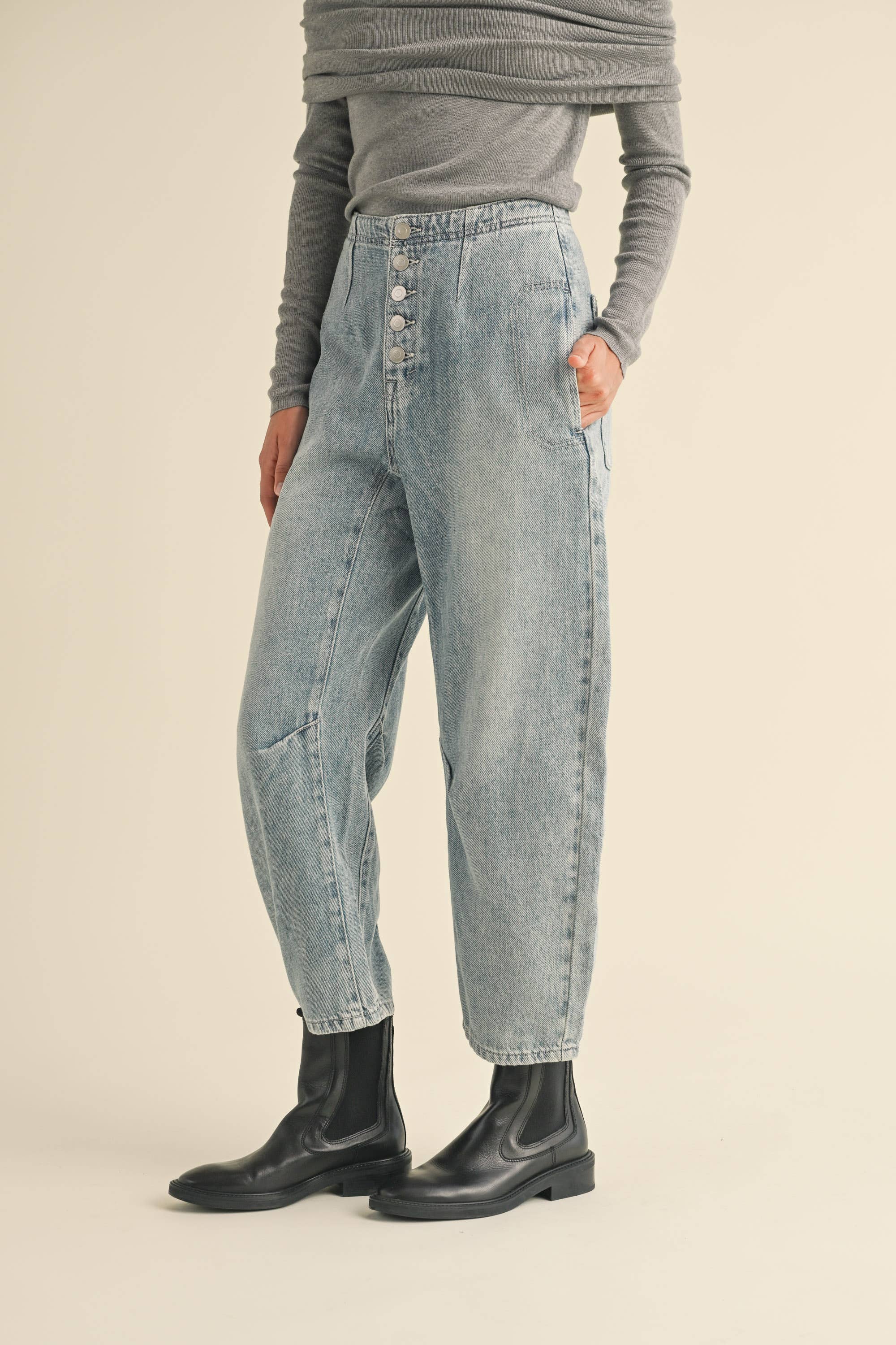 DENIM BUTTON FRONT BARREL PANTS