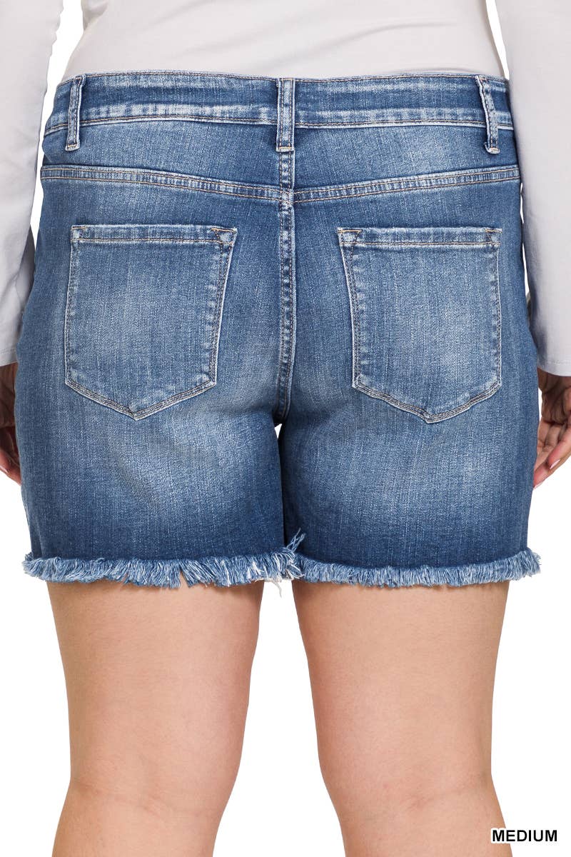 PLUS SIZE MID DENIM SHORTS