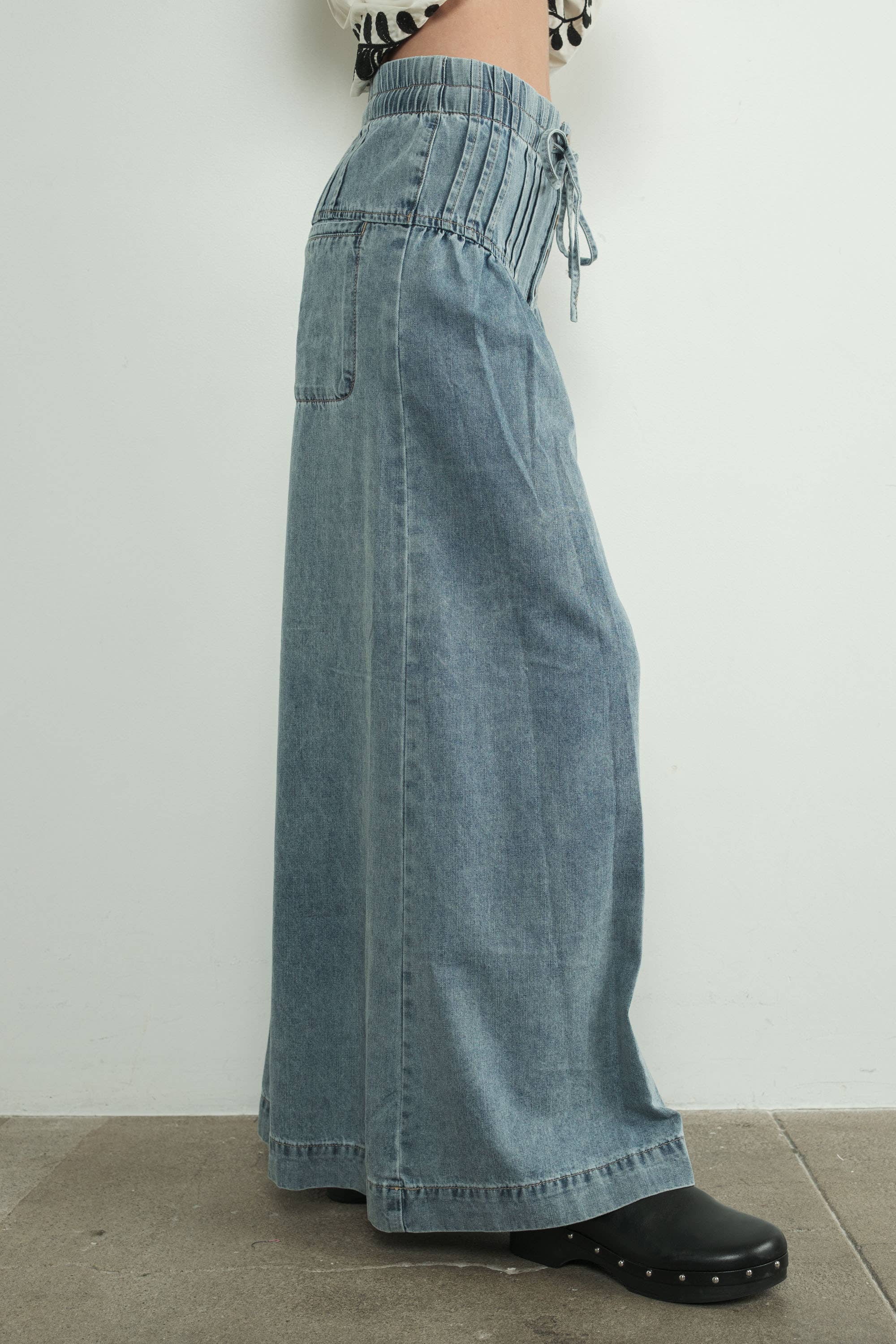 YOKE PINTUCK WIDE LEG DENIM PANTS