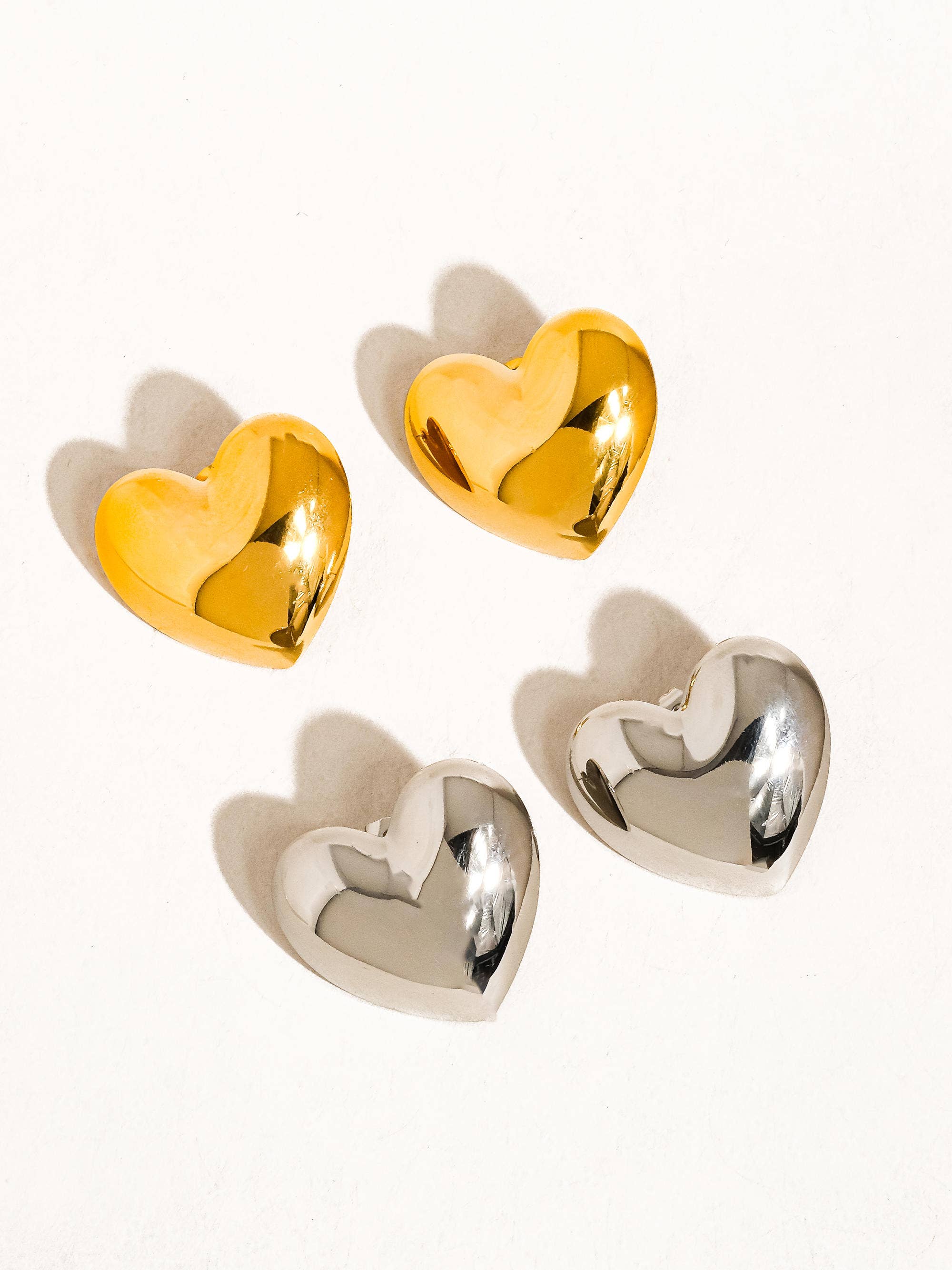 Chantilly 18K Gold Non-Tarnish Classic Heart Stud