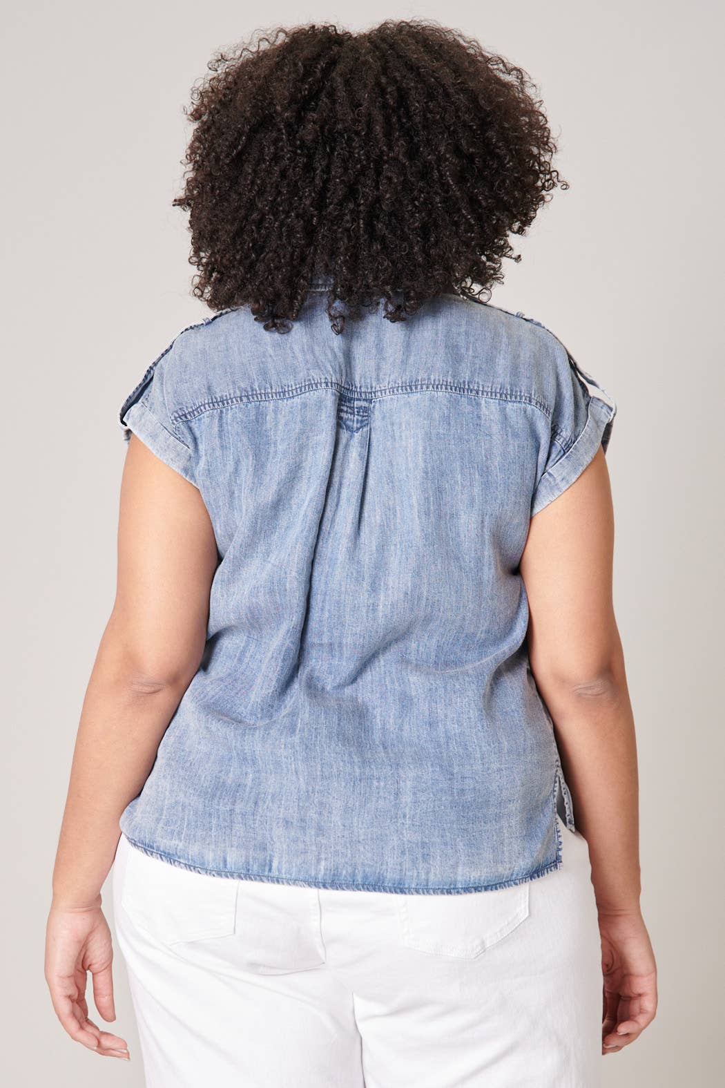 ⭐️SALE!!!⭐️ Acid Wash Chambray Button Down Top Curve