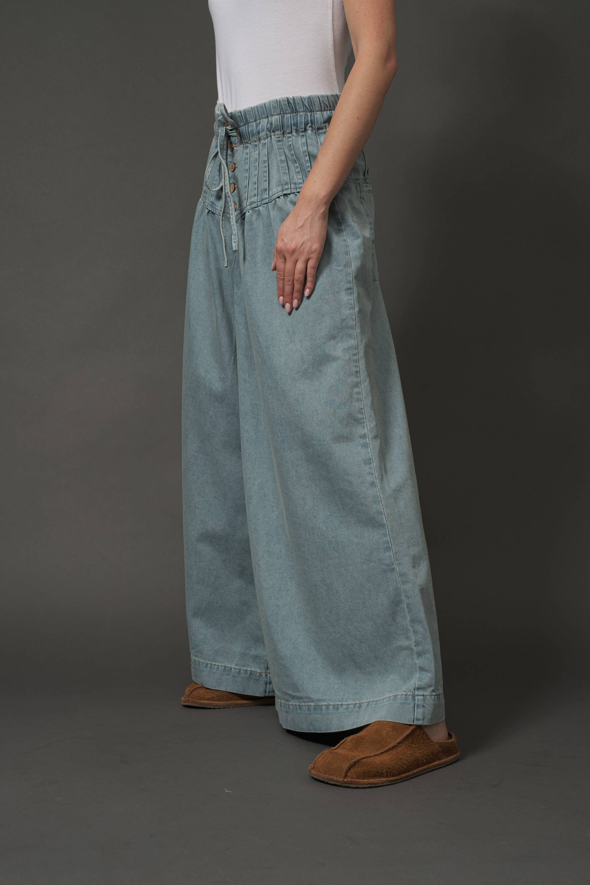 YOKE PINTUCK WIDE LEG DENIM PANTS