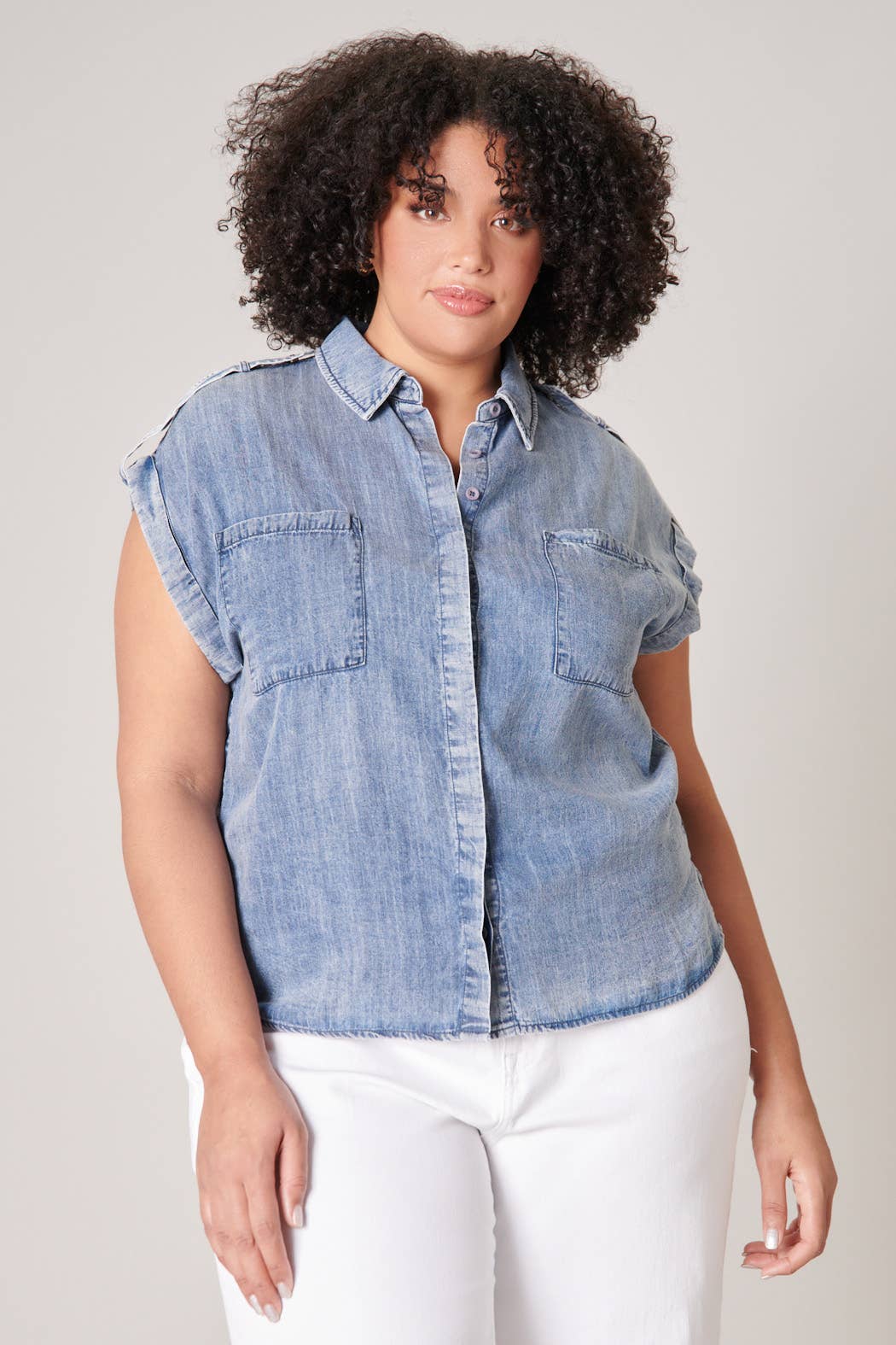 ⭐️SALE!!!⭐️ Acid Wash Chambray Button Down Top Curve